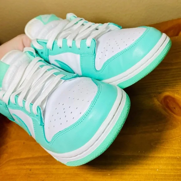 EUC RARE Women’s Nike Low Dunk Green Glow/White Sneakers - HTF - Picture 12 of 17